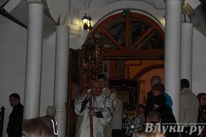 Крестным ходом встредили великолучане светлый праздник Пасхи