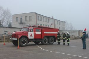 Великолукские пожарные вернулись с соревнований по пожарному биатлону с «бронзой» (фото)