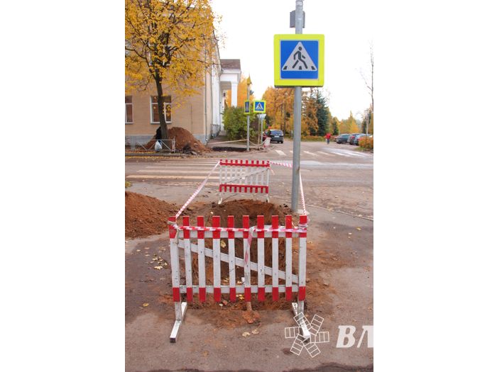 На ул. Тимирязева в Великих Луках идёт устранение «пробоя» (ФОТО)