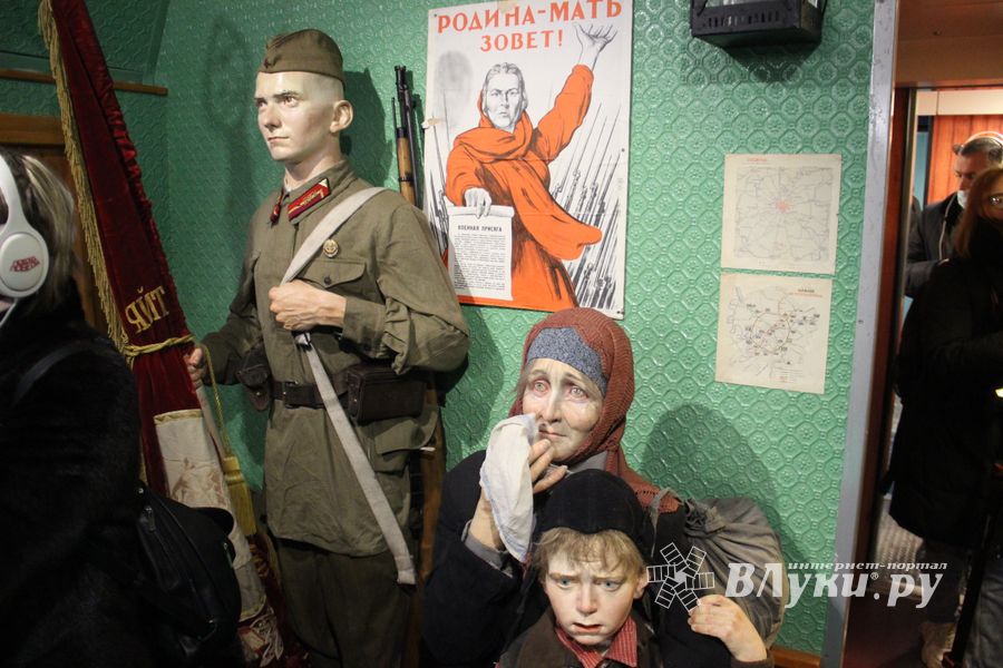 Великолучане знакомятся с «Поездом Победы» (ФОТО)