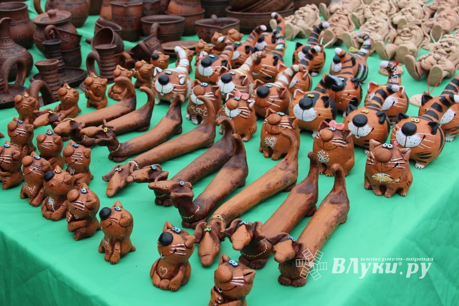 В Великих Луках проходит Весенняя ярмарка