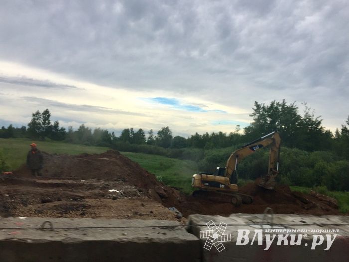 Пробка на трассе М9 на выезде из Великих Лук (ФОТО)