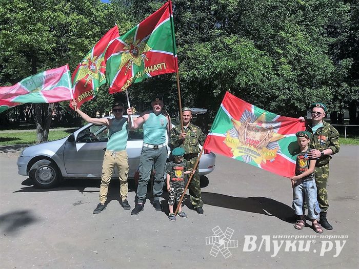 «Злёные береты» в Великих Луках отмечают 100-летие Пограничной службы (ФОТО)