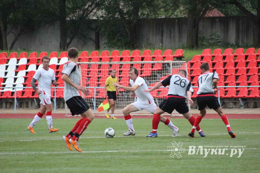 "Экспресс" (Великие Луки) - "Купол-ВДВ" (Псков)