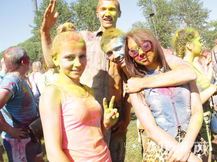 Яркие эмоции «ColorFest» в Великих Луках (ФОТО)