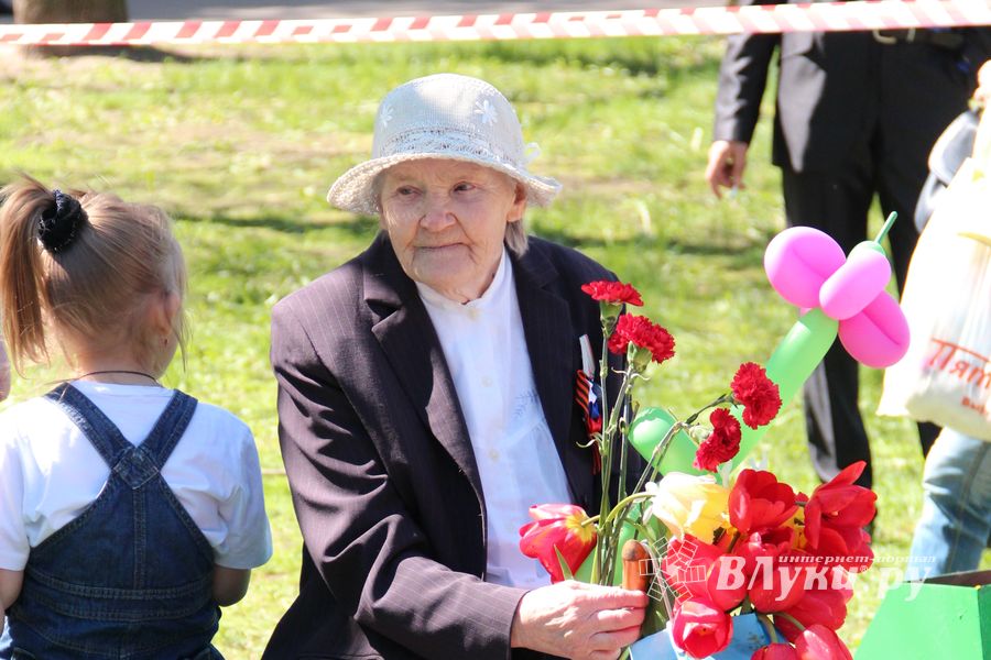 Великолучане отпраздновали День победы (ФОТО)