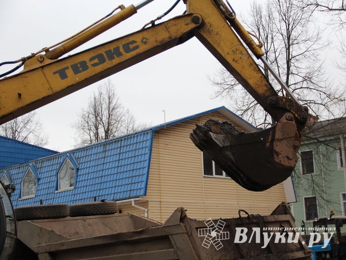 Из-за аварии в водоводе несколько домов отключены от воды (ФОТО)