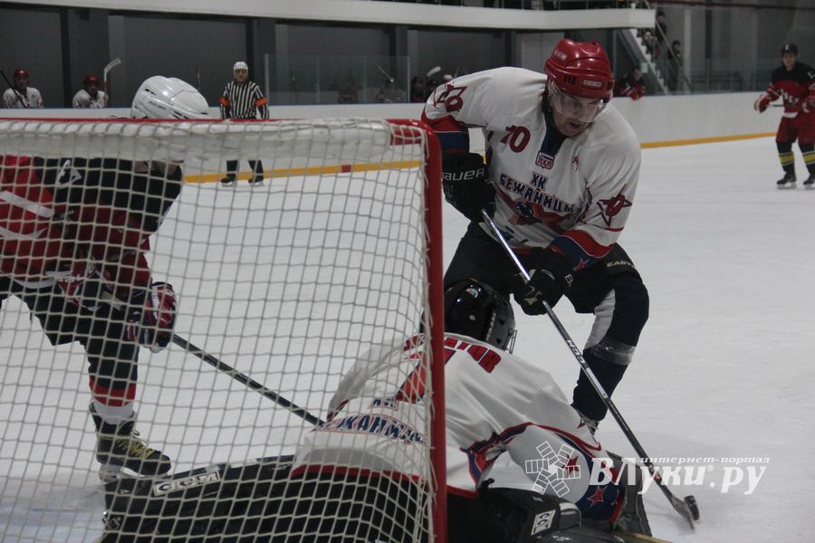 В Великих Луках прошёл первый матч Кубка Псковской области по хоккею (ФОТО)