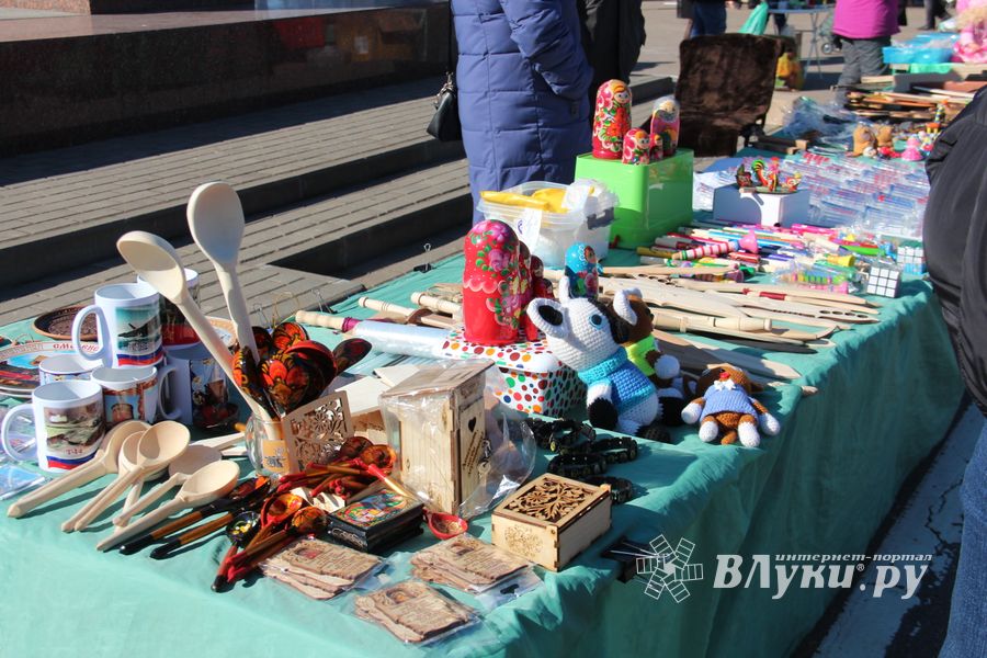 В Великих Луках празднуют День воссоединения Крыма с Россией