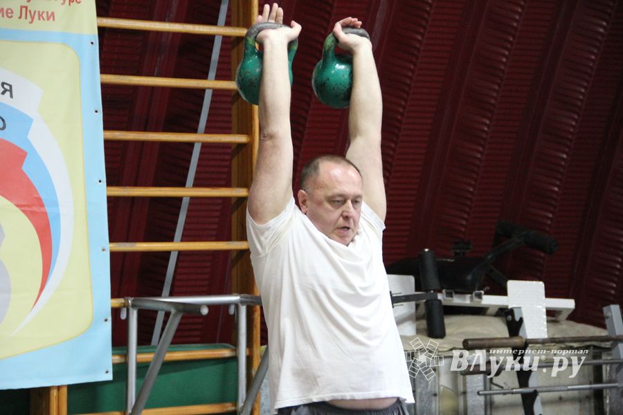 В Великих Луках прошла спартакиада по гиревому спорту среди предприятий и организаций города (фото)