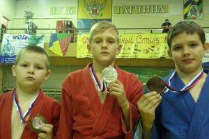 ​Великолукские самбисты привезли «серебро» и две «бронзы» (ФОТО)