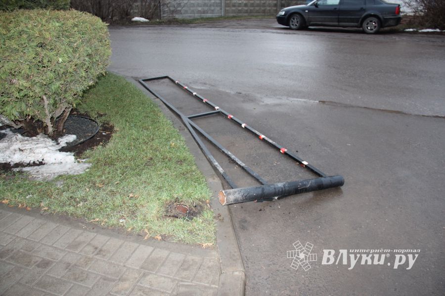 Нетрезвый водитель устроил ДТП на улице Мурманской (ФОТО)