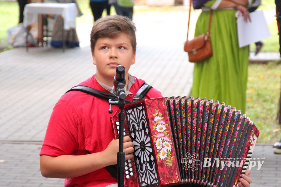 «Куклоград» и «Город мастеров» на праздновании Дня города Великие Луки (ФОТО)