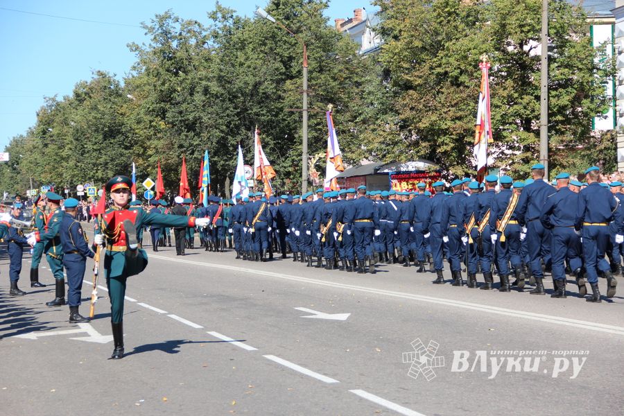 Военный парад в Великих Луках, часть II (ФОТО)