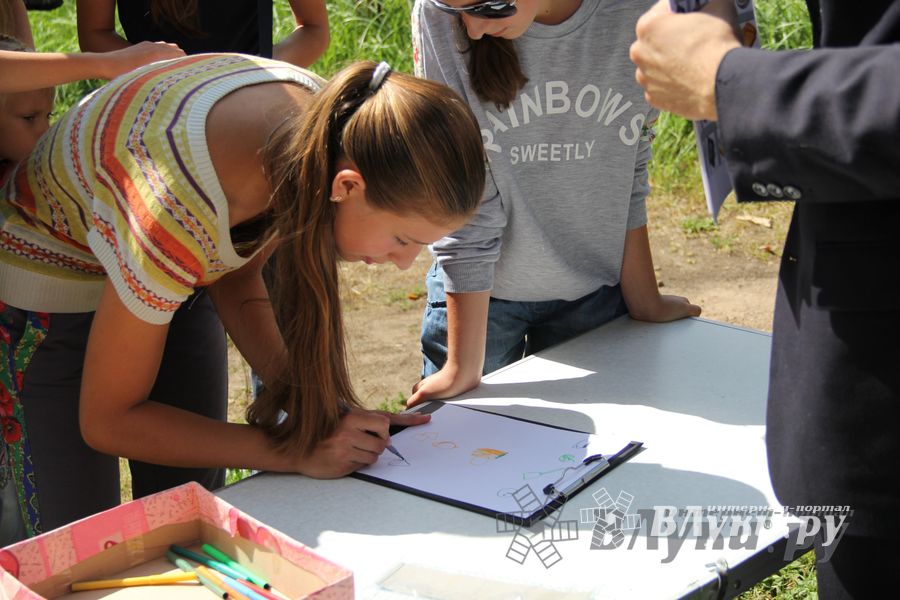 ​В Великих Луках сказочный «Праздник мороженого» подарил радость детям