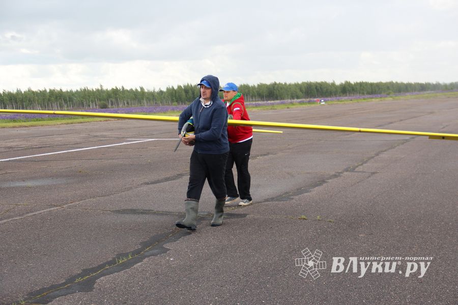 В Великих Луках проходит 7-й Фестиваль авиамодельного спорта (ФОТО)