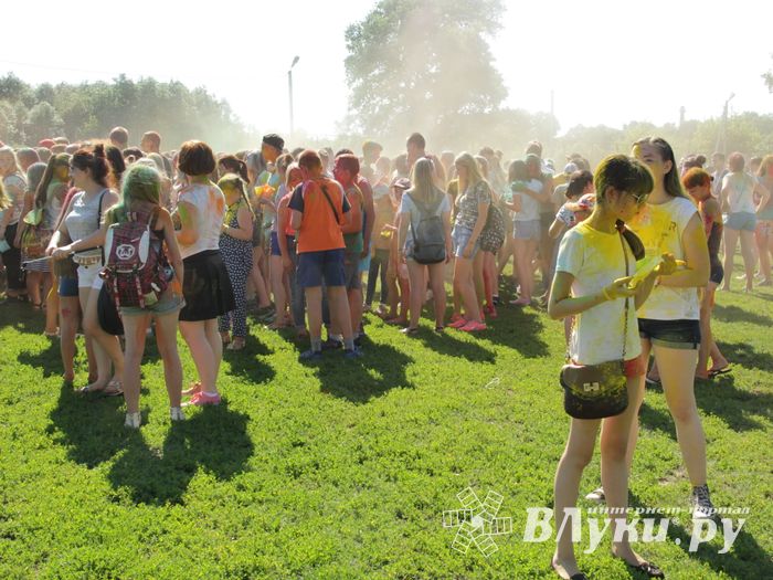 Яркие эмоции «ColorFest» в Великих Луках (ФОТО)
