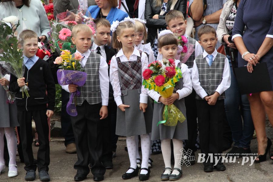 Школа №12 встретила День знаний (фото)