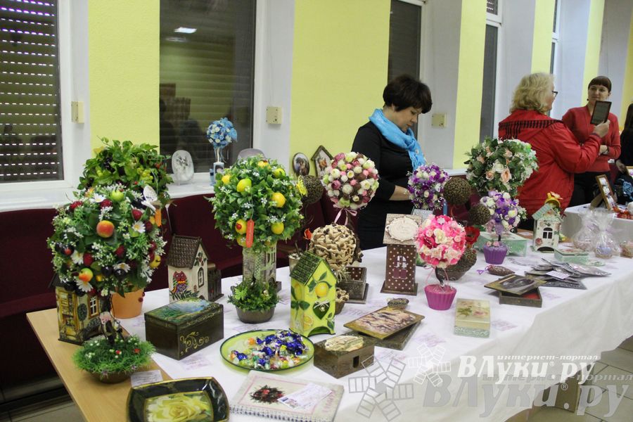 Выставка-ярмарка  «Волшебный сундучок»