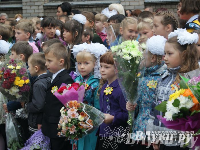 Школы города отметили 1 сентября (фото)