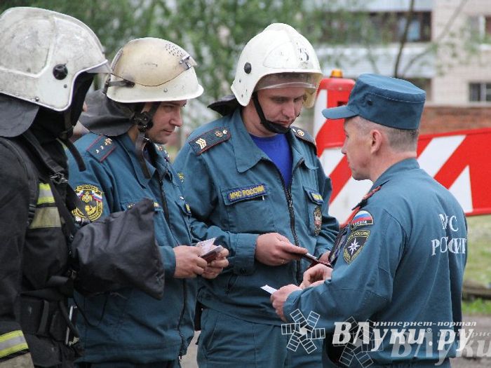 В Великих Луках прошли областные соревнования среди пожарных по спасению пострадавших