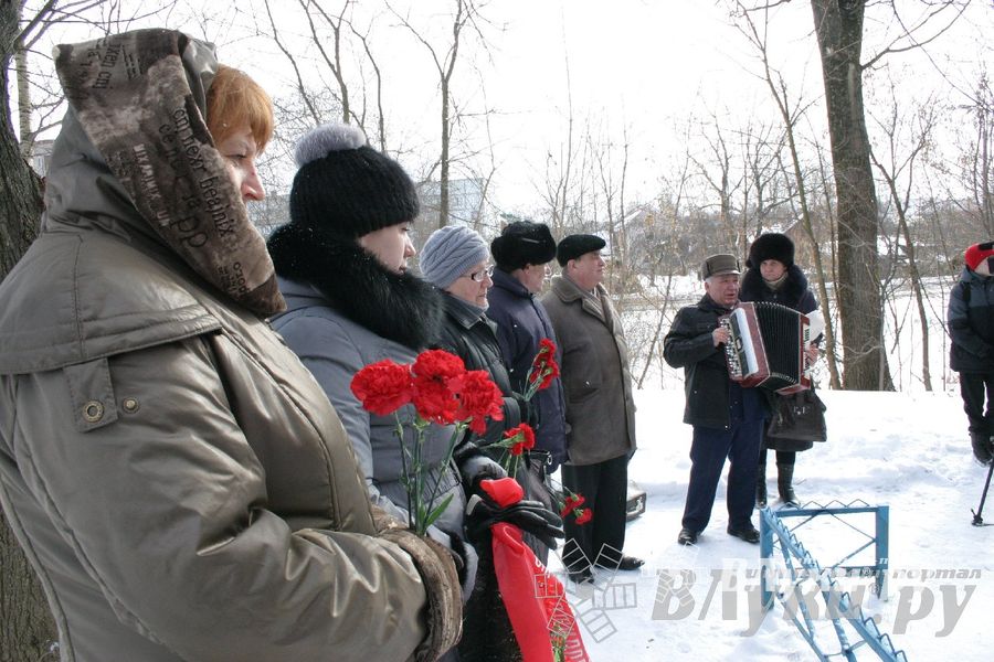 В Великих Луках почтили память подпольщиков