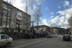 На проспекте Гагарина восстанавливают сбитые автомобилями столбы (ФОТО)