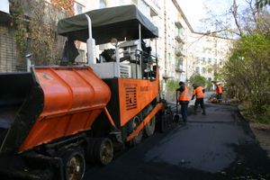 Глава администрации проследил за ходом ремонта дворовых территорий