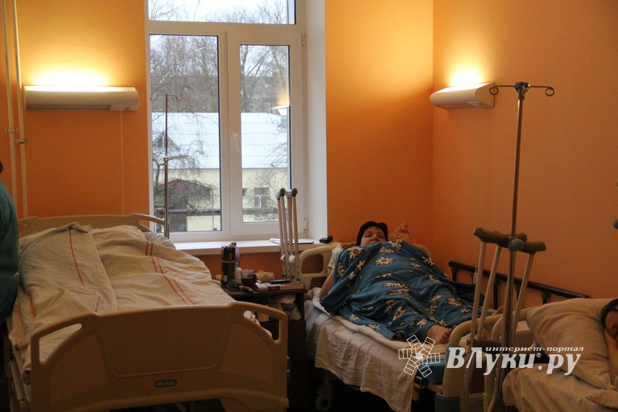 Андрей Турчак велел наладить работу томографа и улучшить вентиляцию в палатах Великолукской межрайонной больницы