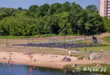 В Великих Луках продолжают благоустраивать пляж (ФОТО)