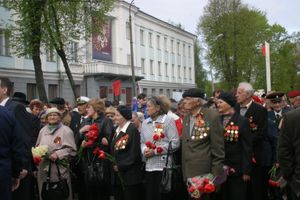 В Великих Луках прошел Военный парад