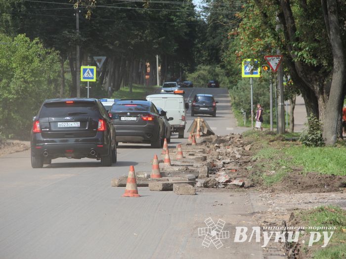 Улицу Дьяконова расширяют (ФОТО)