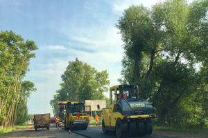 В Великолукском районе продолжается ремонт дорог (ФОТО)