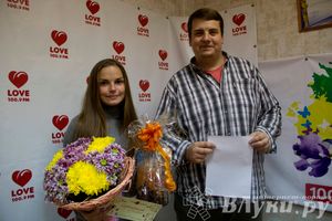 Победительницы великолукского конкурса #МиссСелфи2014 получили подарки