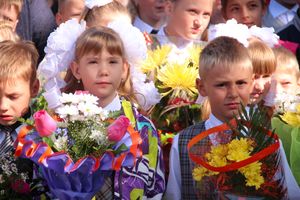 Самую многочисленную школу Великих Лук пополнили 116 первоклассников (ФОТО)