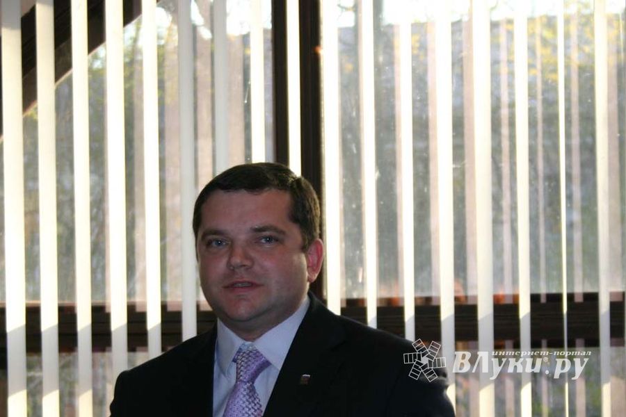 Председатель комитета по делам молодежи Максим Козлов