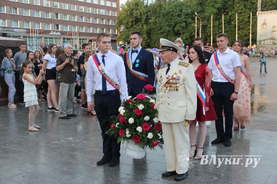 Великолукской «Бригантине» пришлось поплавать под дождём (ФОТО)