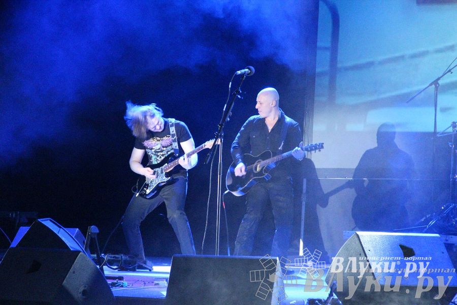 В Великих Луках состоялся концерт Дениса Майданова