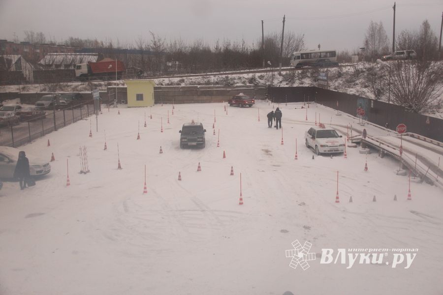 Великолукские автоледи боролись за звание «Леди Виртуоз» (ФОТО)