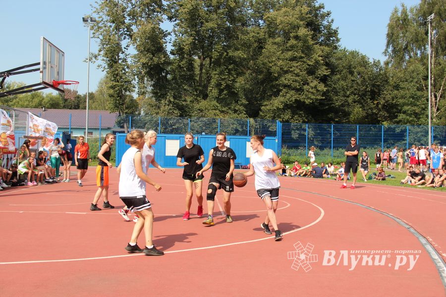 В Великих Луках прошли спортивные мероприятия, приуроченные ко Дню физкультурника (ФОТО)