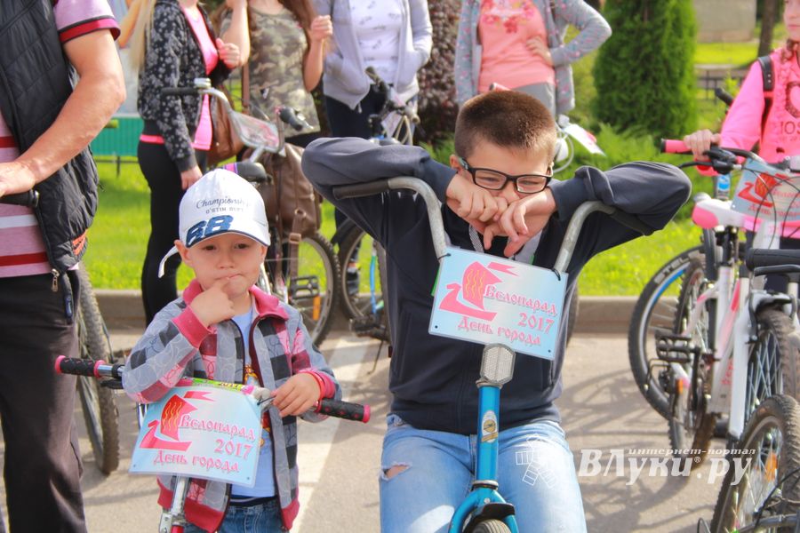 В Великих Луках прошёл Велопарад (ФОТО)