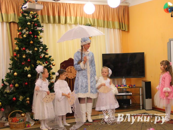 В Великие Луки пришла пора новогодних утренников (ФОТО)