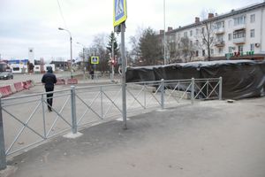 В районе великолукского путепровода появилась «непонятная» палатка (ФОТО)