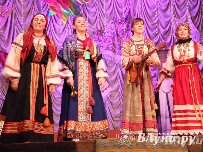 Рождественский концерт ансамбля «Заряница» прошел в Великих Луках (фото)