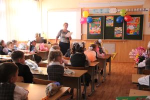 Самую многочисленную школу Великих Лук пополнили 116 первоклассников (ФОТО)