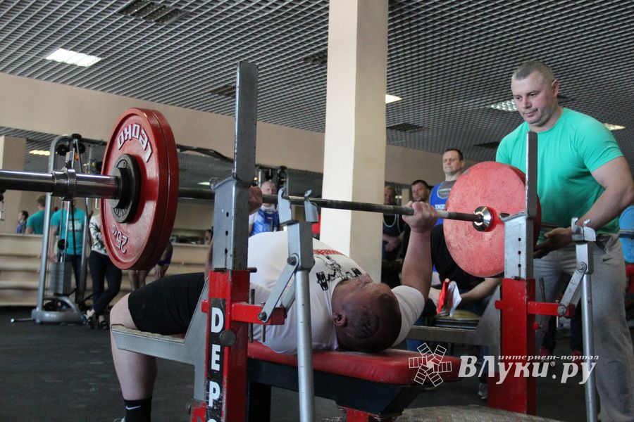 В Великих Луках состоялись Чемпионат и Первенство Псковской области по жиму штанги лежа (ФОТО)
