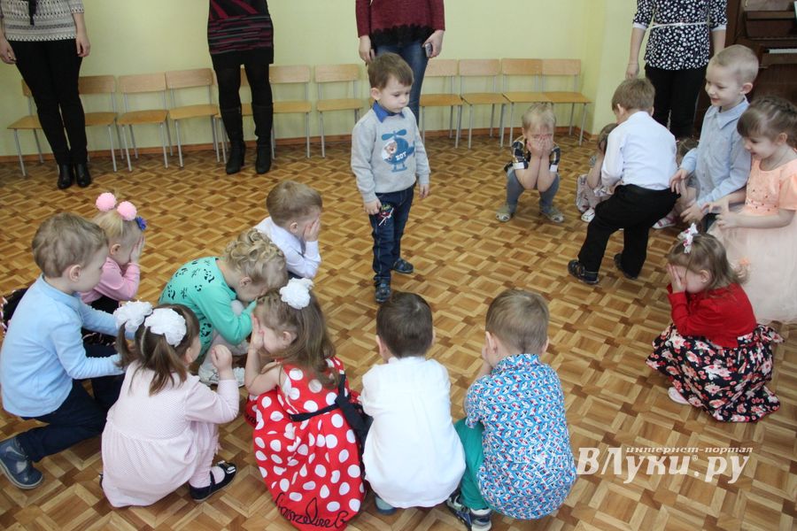 Малыши сада №1 поздравили мам и бабушек с 8 марта