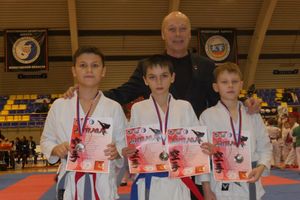 Великолучане привезли серебро с соревнований по каратэ (фото)