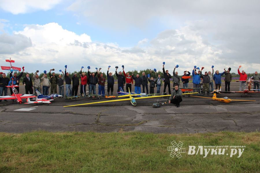 В Великих Луках проходит 7-й Фестиваль авиамодельного спорта (ФОТО)