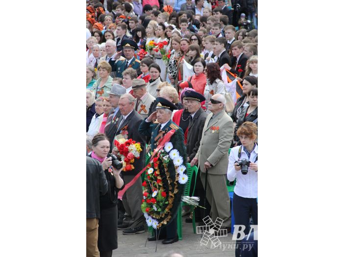 Парад Победы в Великих Луках (фото)